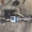 Abwasserprobeentnahme in einem Schacht mit Promag L 400