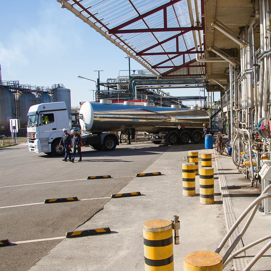 We help you to choose reliable solutions to ensure safety for transportation & storage for chemicals