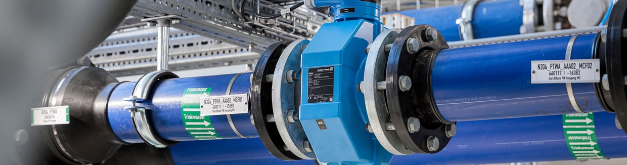 Magnetisch-induktive Durchflussmessgeräte (MID) in einer Abwasseraufbereitungsanlage