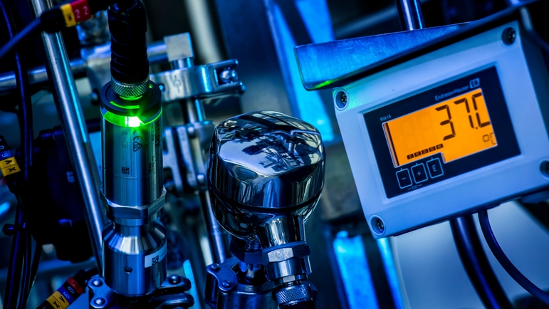 iTHERM TrustSens TM371, TM411 and a RIA15 process indicator side-by-side in a bioreactor skid