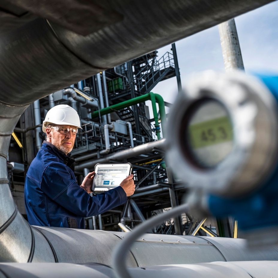 Ditigalize your asset maintenance and enable remote asset monitoring with IIoT applications