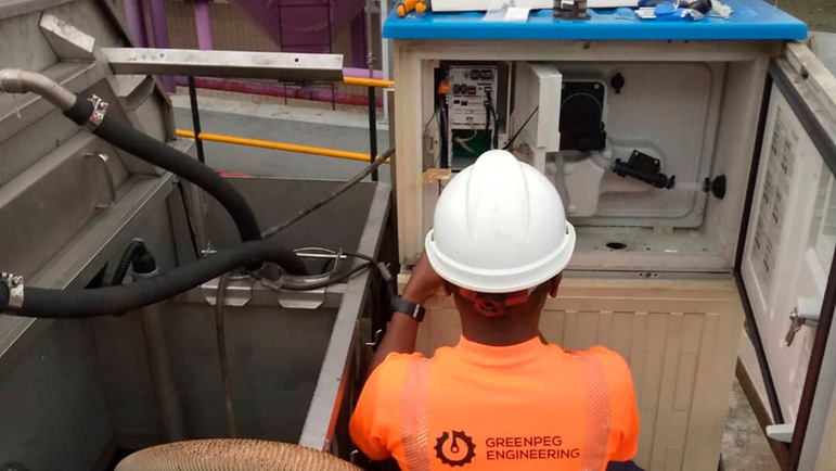 Man working on Liquistation