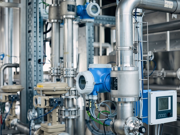 Picture of Proline Promag H flowmeters for food and beverage industry compliance