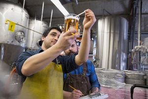 Qualitätskontrolle in der Brauerei