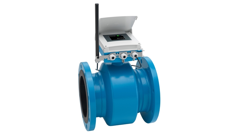 Picture of electromagnetic flowmeter Proline Promag W 800 / 5W8C with cellular radio antenna