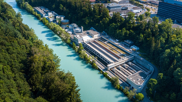 Luftaufnahme ARA Worblental, einer Abwasserreinigungsanlage in  der Schweiz