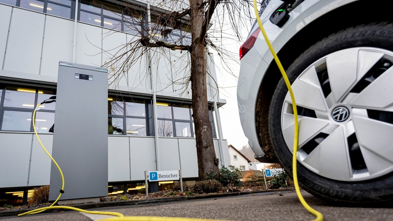 Ladesäule für Elektroautos bei Endress+Hauser Level+Pressure in Maulburg