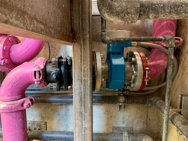 Ein Promag W mit der Option 0 x DN Full Bore installiert auf engstem Raum