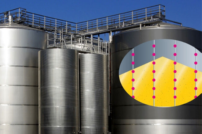 Cross-section of a food silo with installed multi-point thermometers