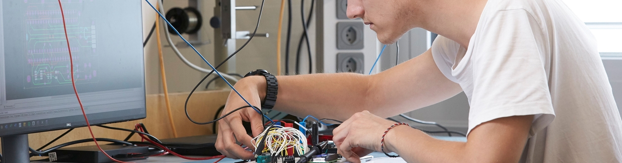 Images of vocational training: Electronics technician with a Swiss federal diploma