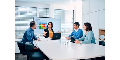 Experten bei der dynamischen Analyse der installierten Basis