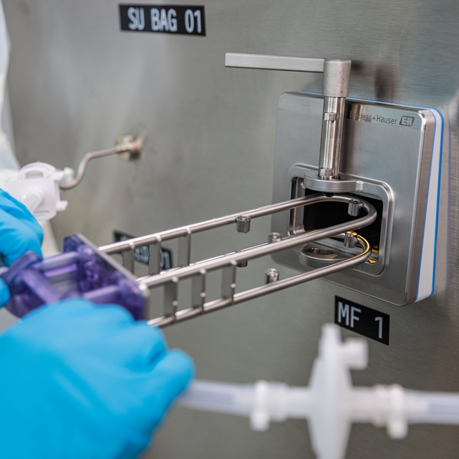 Commissioning of Promass U 500 in the field